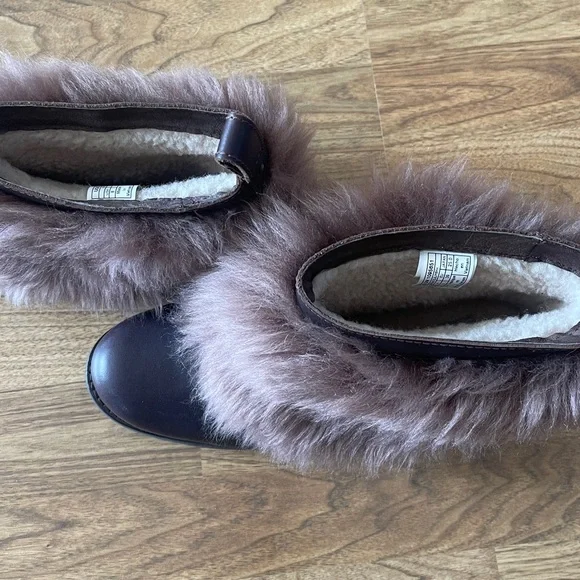 UGG Brown Boots with Faux Fur - Picture 2 of 11